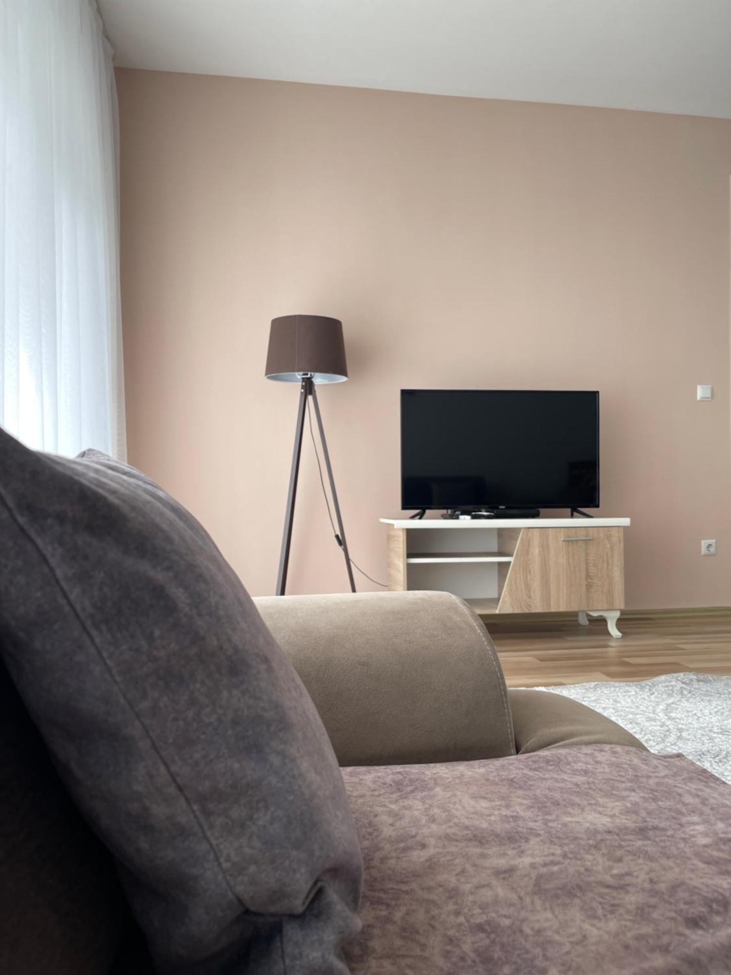 פרישטינה Entire Apartment - Near The Center מראה חיצוני תמונה