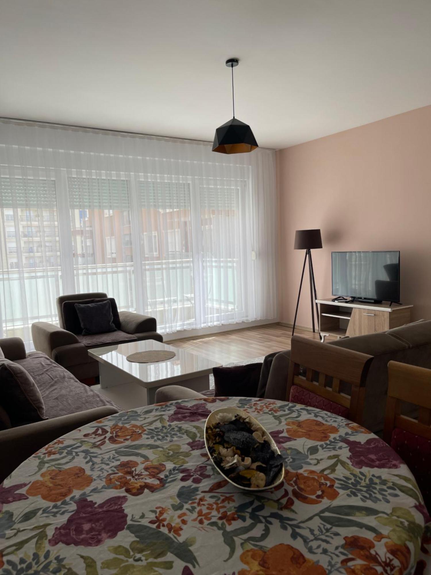 פרישטינה Entire Apartment - Near The Center מראה חיצוני תמונה