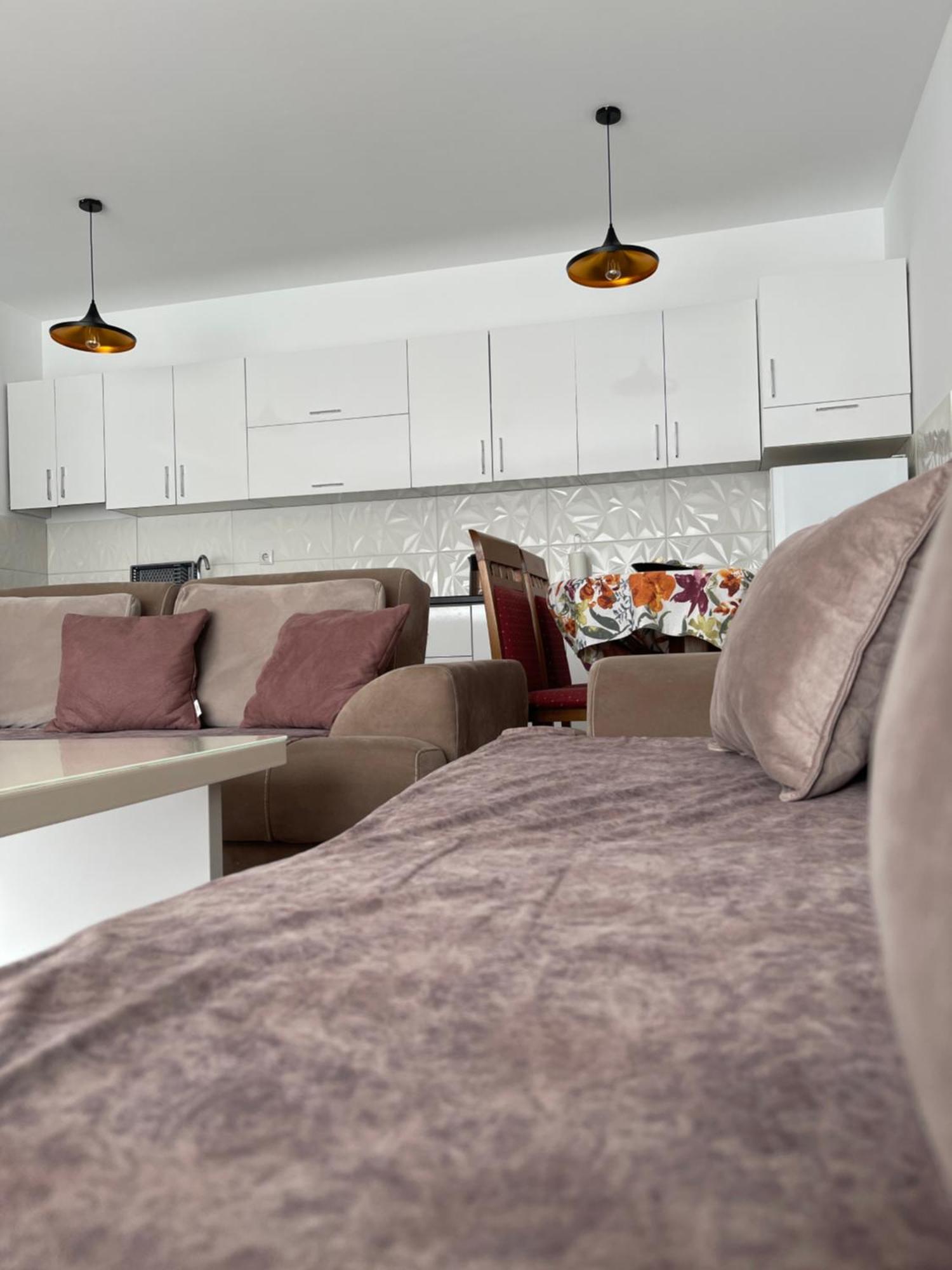 פרישטינה Entire Apartment - Near The Center מראה חיצוני תמונה