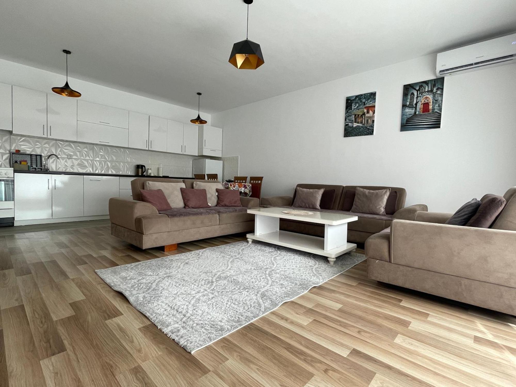 פרישטינה Entire Apartment - Near The Center מראה חיצוני תמונה
