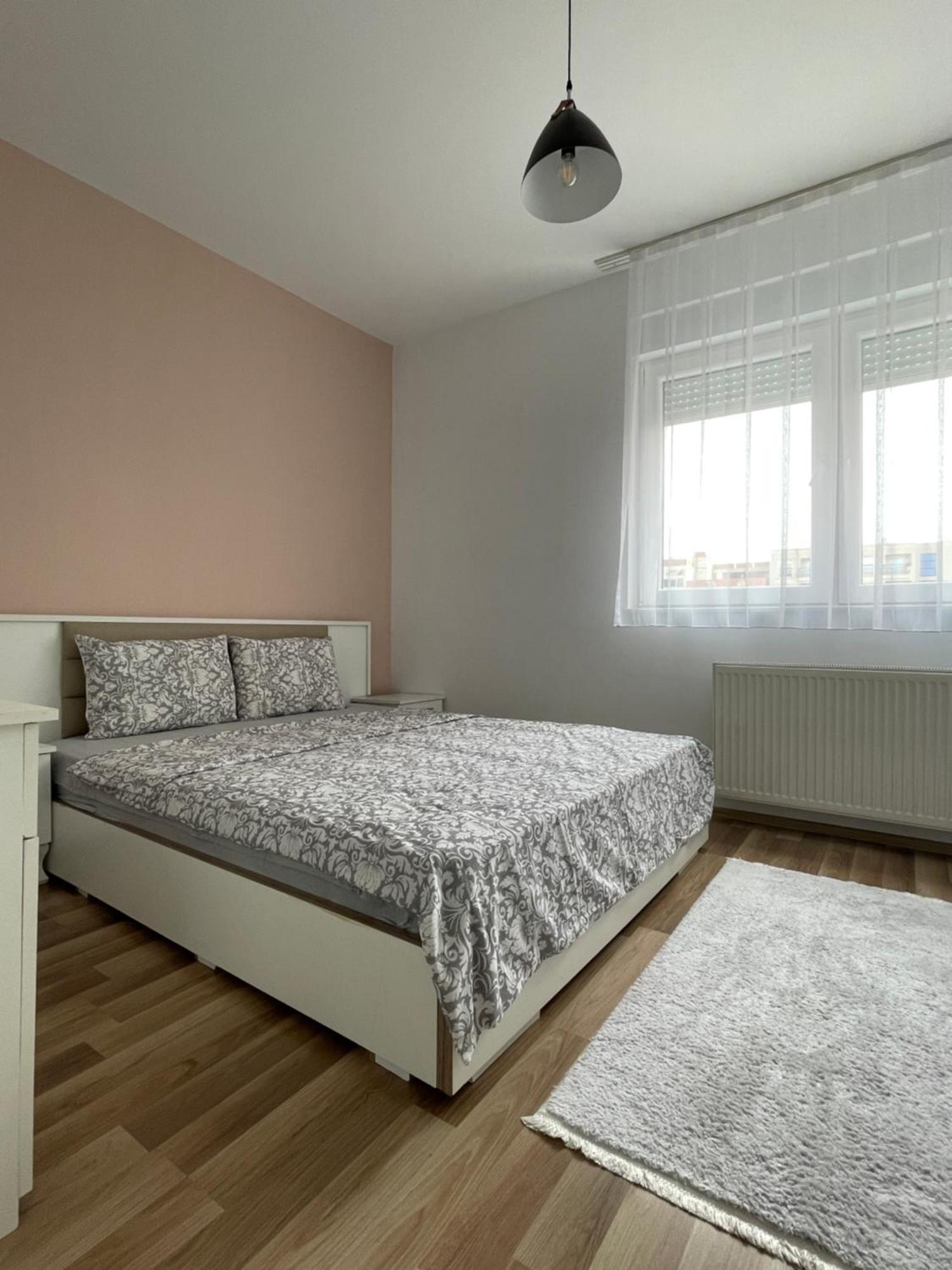פרישטינה Entire Apartment - Near The Center מראה חיצוני תמונה